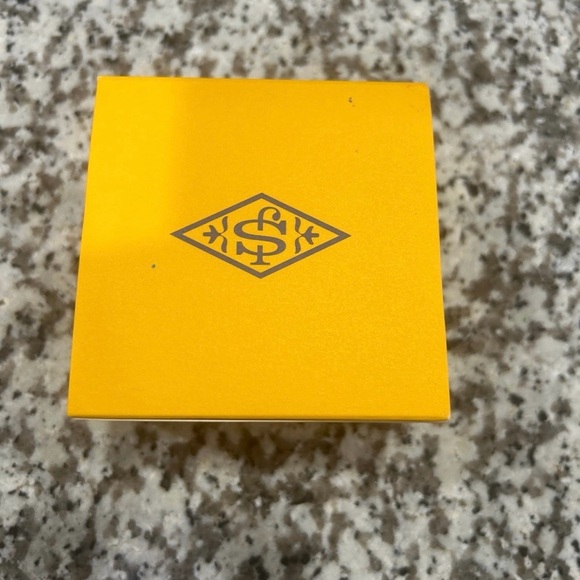 Sol de Janeiro Bright Yellow Brazilian Bum Bum Cream Jar with White Lid - Picture 4 of 5